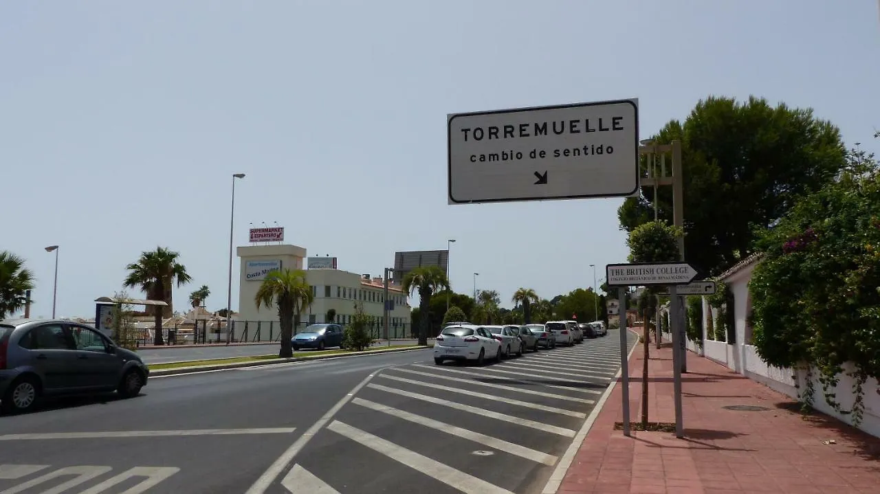 Lägenhet Apartment, 2 Bedrooms, On The Beach, With Pool, Sea Views And Garden -- All Included, Parking & Wifi Benalmádena