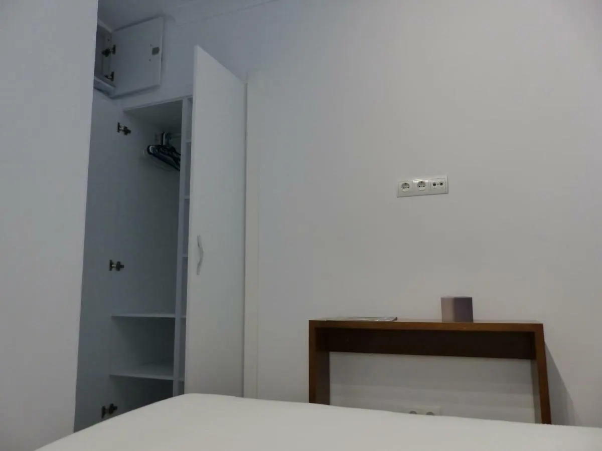 Lägenhet Apartment, 2 Bedrooms, On The Beach, With Pool, Sea Views And Garden -- All Included, Parking & Wifi Benalmádena
