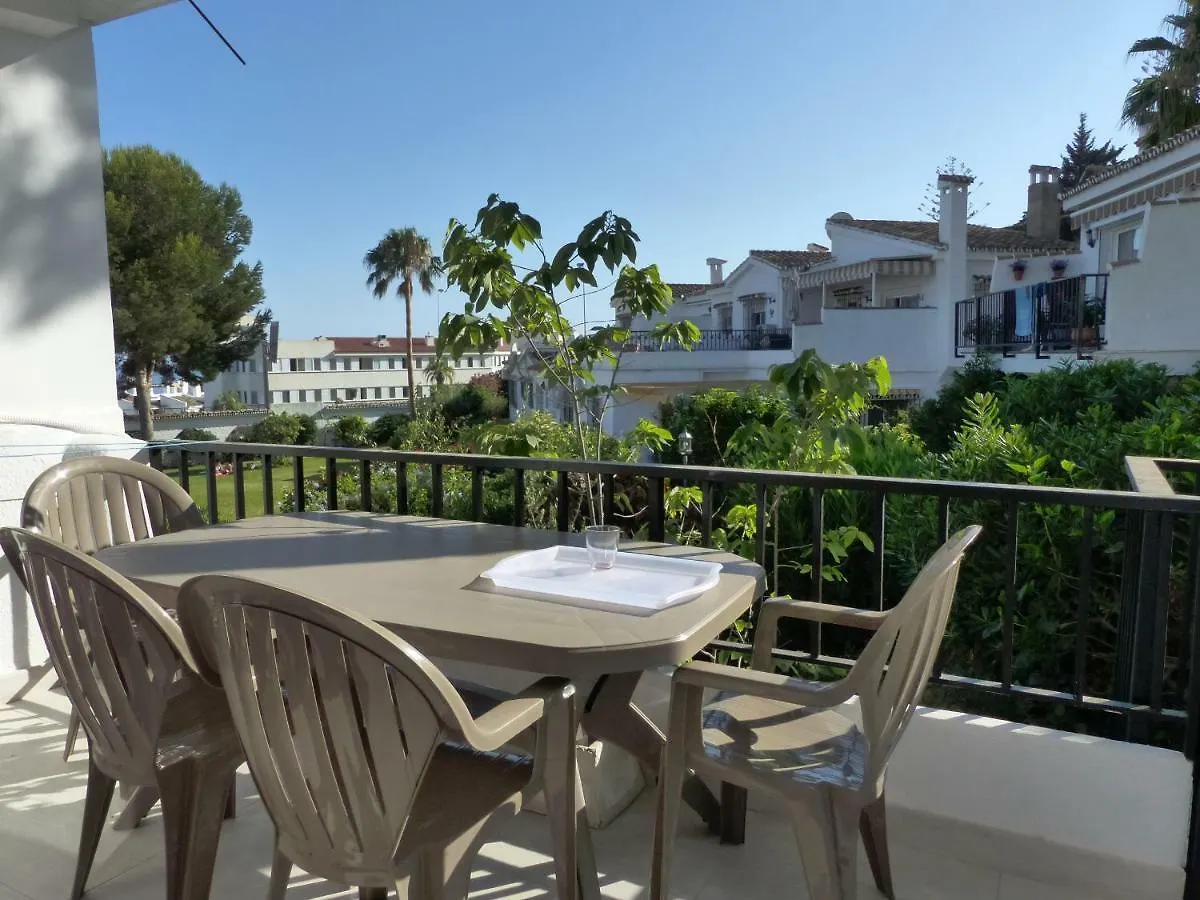 Apartment, 2 Bedrooms, On The Beach, With Pool, Sea Views And Garden -- All Included, Parking & Wifi Benalmádena Lägenhet