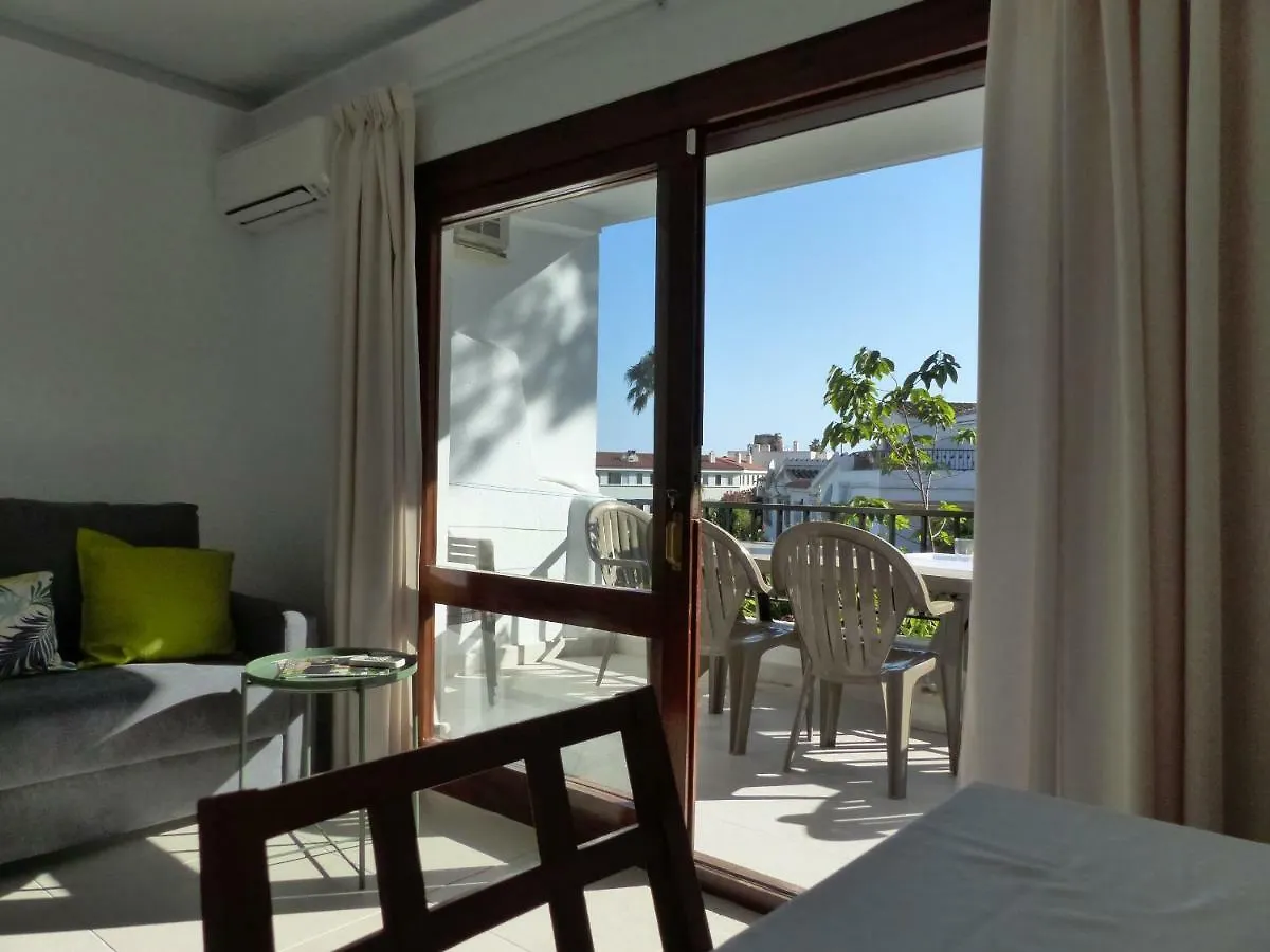 Lägenhet Apartment, 2 Bedrooms, On The Beach, With Pool, Sea Views And Garden -- All Included, Parking & Wifi Benalmádena Spanien
