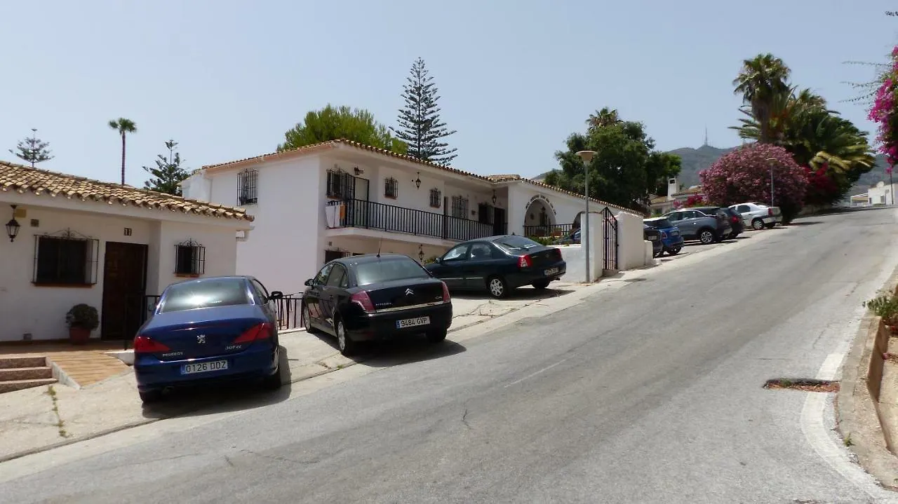 Apartment, 2 Bedrooms, On The Beach, With Pool, Sea Views And Garden -- All Included, Parking & Wifi Benalmádena Spanien