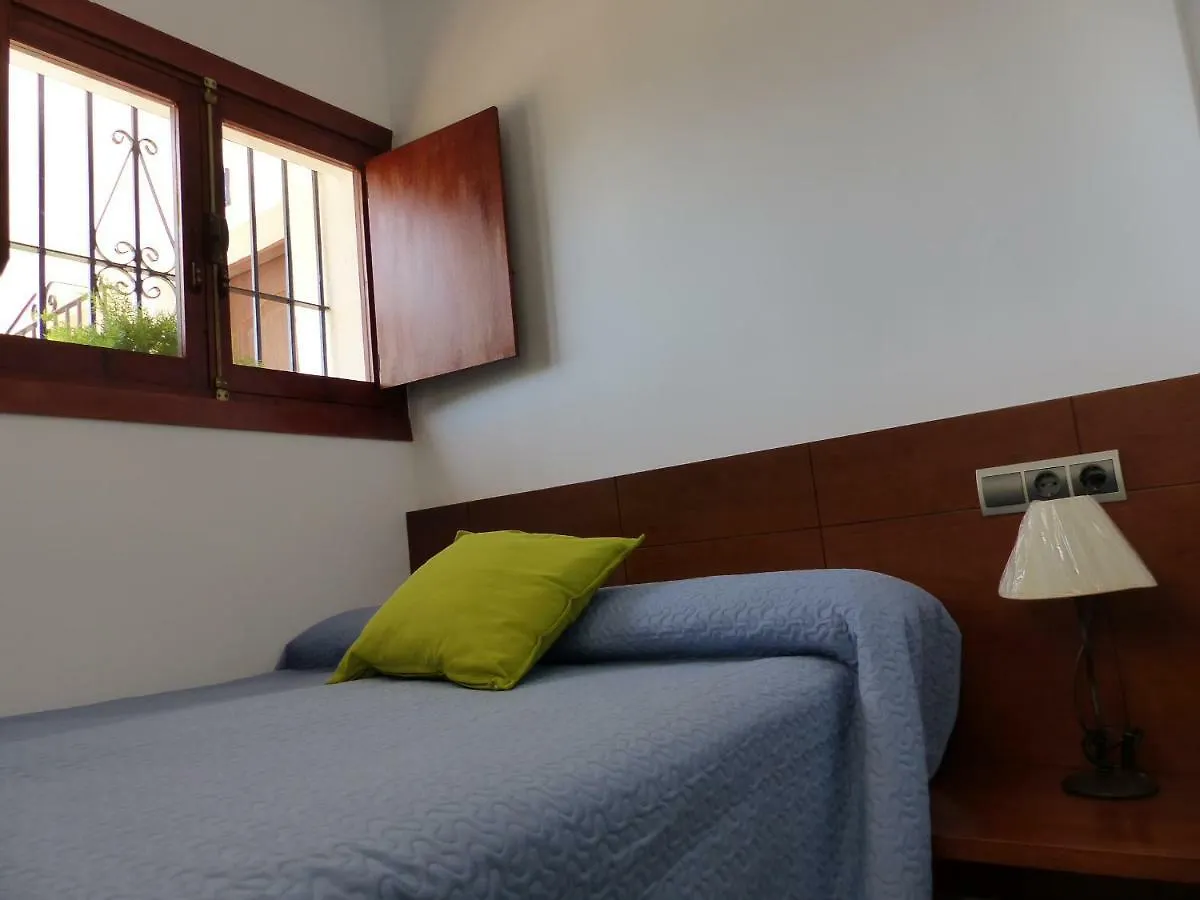 Lägenhet Apartment, 2 Bedrooms, On The Beach, With Pool, Sea Views And Garden -- All Included, Parking & Wifi Benalmádena