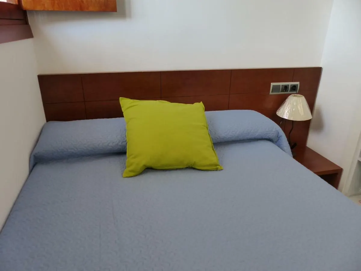 Lägenhet Apartment, 2 Bedrooms, On The Beach, With Pool, Sea Views And Garden -- All Included, Parking & Wifi Benalmádena Spanien