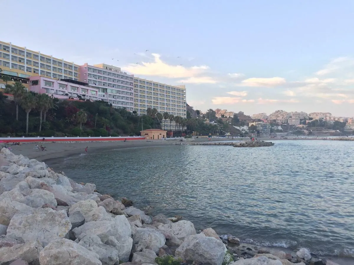 Apartment, 2 Bedrooms, On The Beach, With Pool, Sea Views And Garden -- All Included, Parking & Wifi Benalmádena