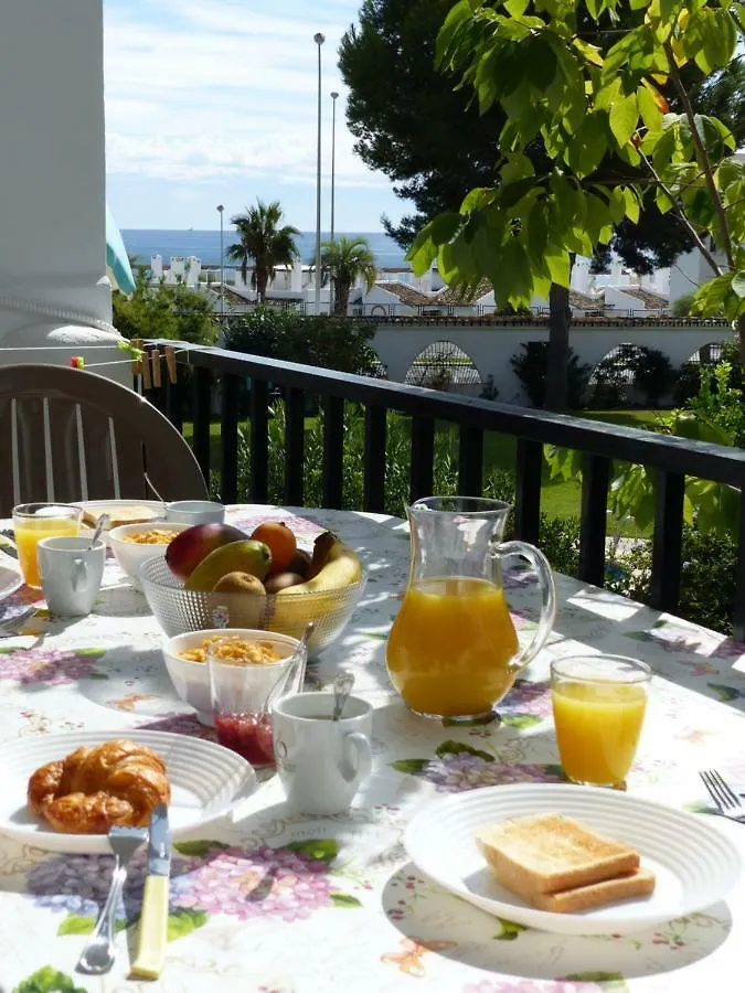 Apartment, 2 Bedrooms, On The Beach, With Pool, Sea Views And Garden -- All Included, Parking & Wifi Benalmádena