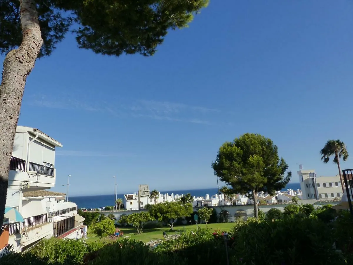 Apartment, 2 Bedrooms, On The Beach, With Pool, Sea Views And Garden -- All Included, Parking & Wifi Benalmádena Hiszpania