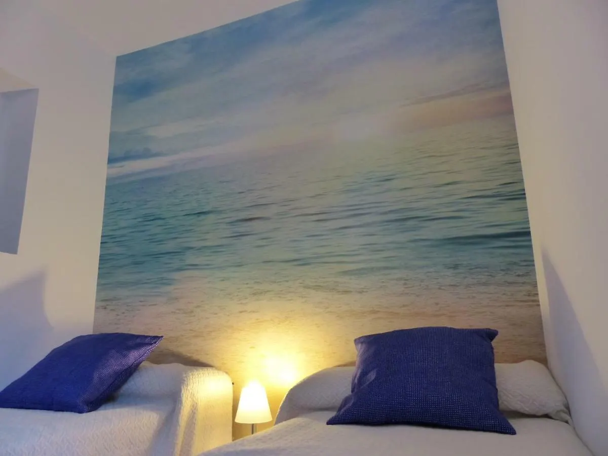 Apartamento Apartment, 2 Bedrooms, On The Beach, With Pool, Sea Views And Garden -- All Included, Parking & Wifi Benalmádena