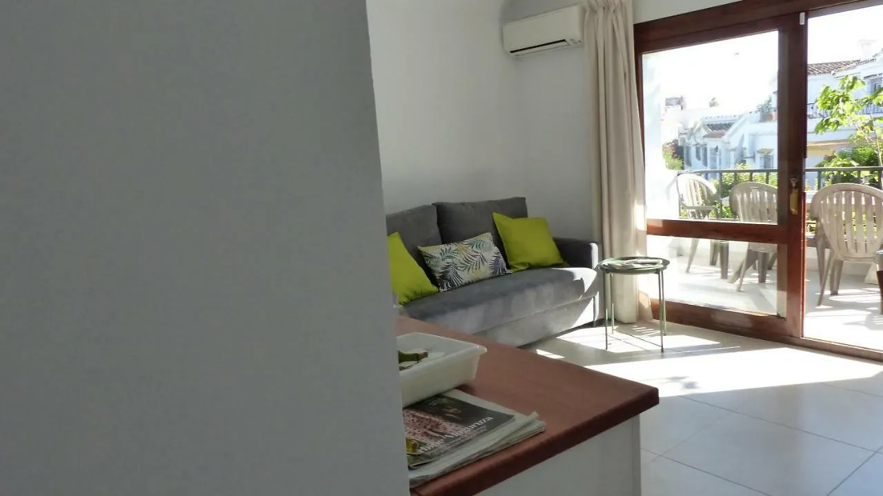 Apartment, 2 Bedrooms, On The Beach, With Pool, Sea Views And Garden -- All Included, Parking & Wifi Benalmádena Apartamento