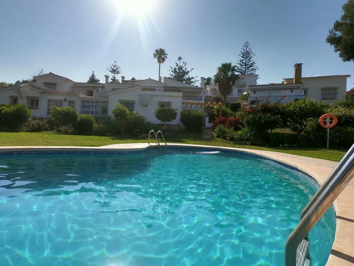 Apartment, 2 Bedrooms, On The Beach, With Pool, Sea Views And Garden -- All Included, Parking & Wifi Benalmádena Apartamento