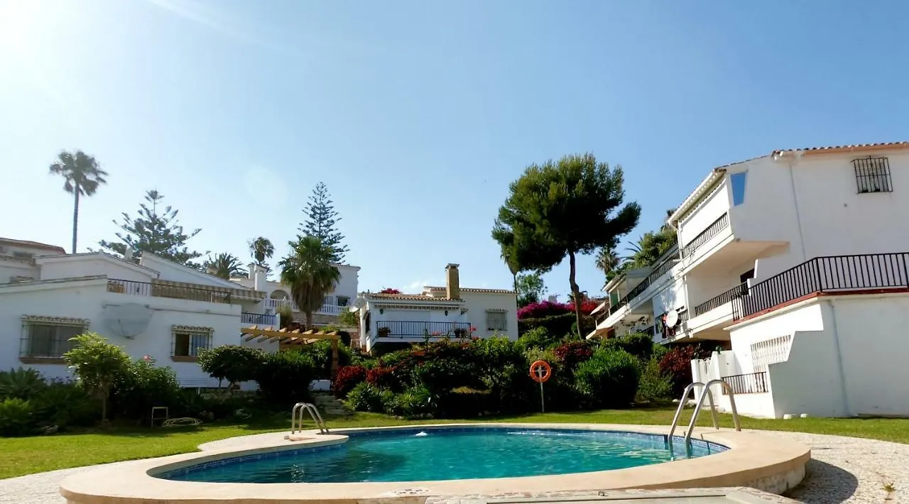 Apartment, 2 Bedrooms, On The Beach, With Pool, Sea Views And Garden -- All Included, Parking & Wifi Benalmádena 0*,