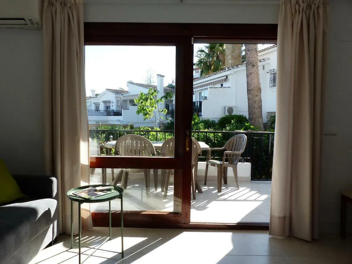 Apartment, 2 Bedrooms, On The Beach, With Pool, Sea Views And Garden -- All Included, Parking & Wifi Benalmádena Apartamento