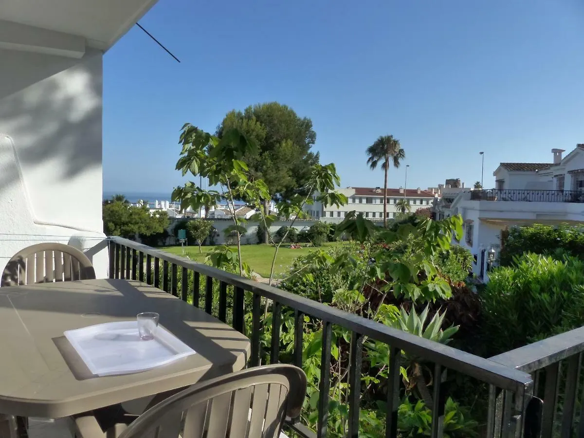 Apartment, 2 Bedrooms, On The Beach, With Pool, Sea Views And Garden -- All Included, Parking & Wifi Benalmádena 0*,  España