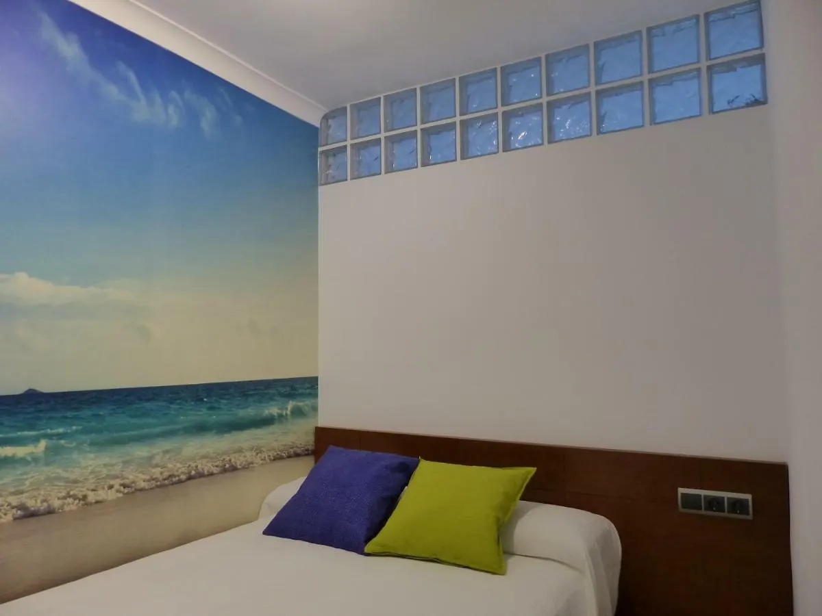 Apartment, 2 Bedrooms, On The Beach, With Pool, Sea Views And Garden -- All Included, Parking & Wifi Benalmádena Apartamento