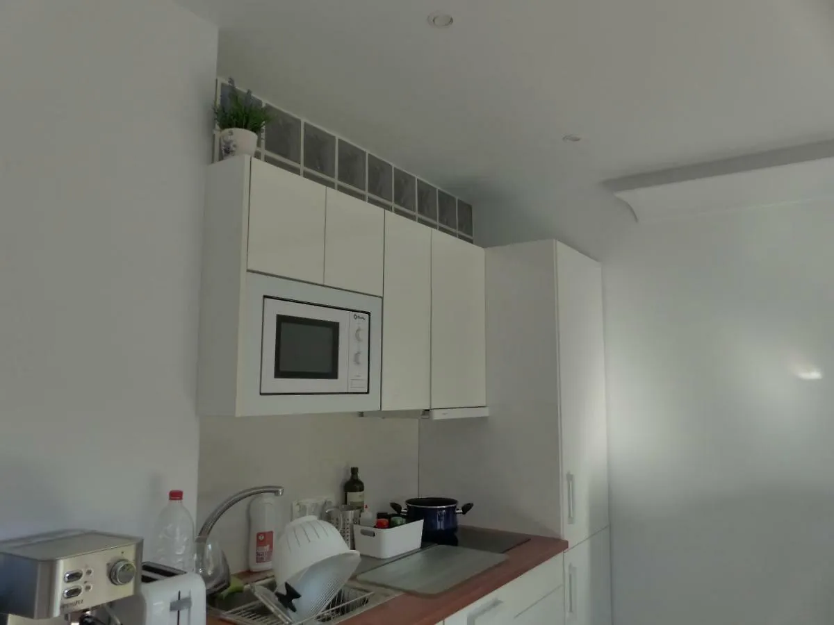 Apartment, 2 Bedrooms, On The Beach, With Pool, Sea Views And Garden -- All Included, Parking & Wifi Benalmádena Apartamento