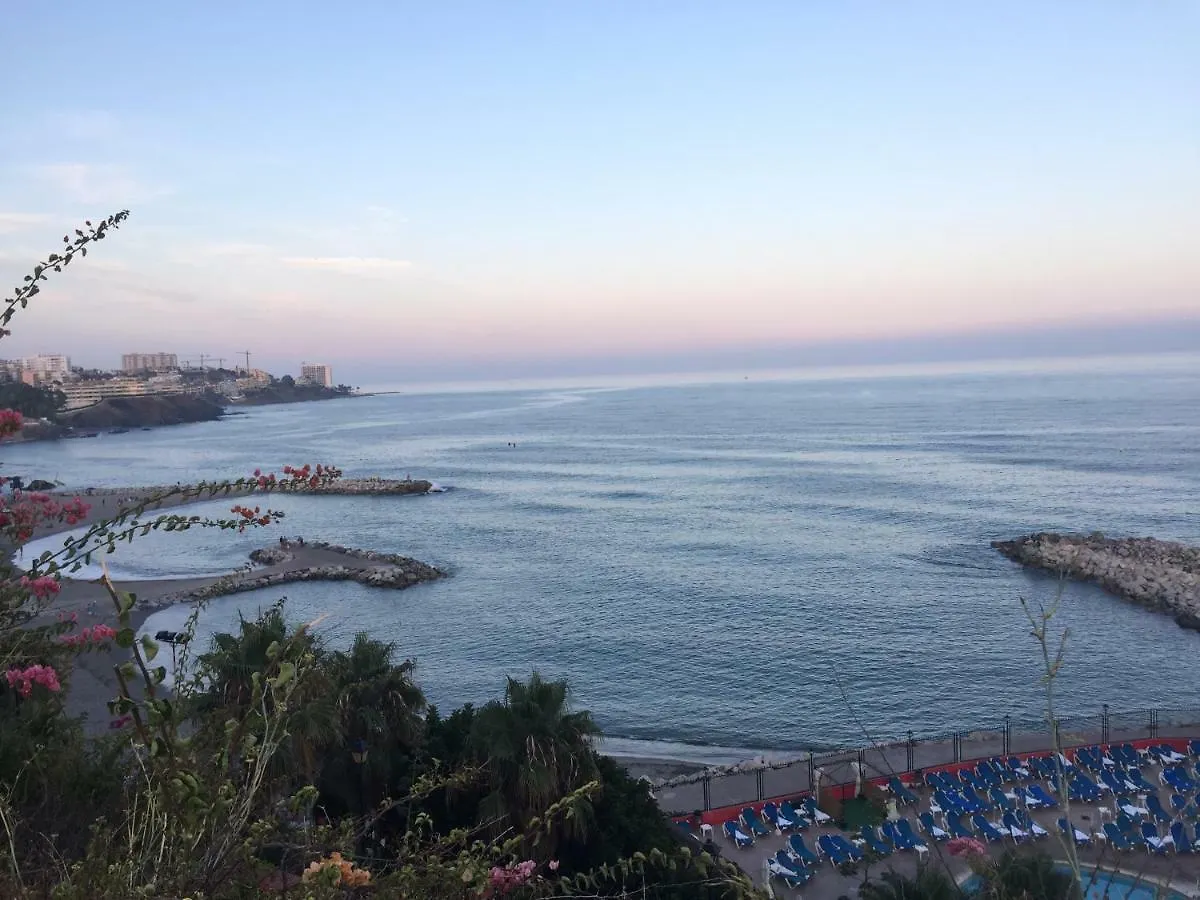 Apartment, 2 Bedrooms, On The Beach, With Pool, Sea Views And Garden -- All Included, Parking & Wifi Benalmádena Apartamento