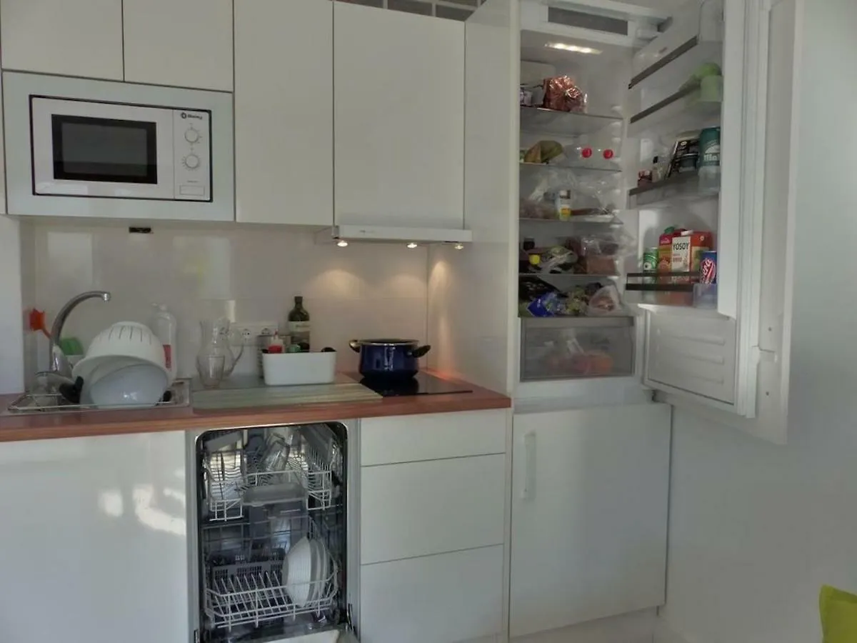 Apartment, 2 Bedrooms, On The Beach, With Pool, Sea Views And Garden -- All Included, Parking & Wifi Benalmádena