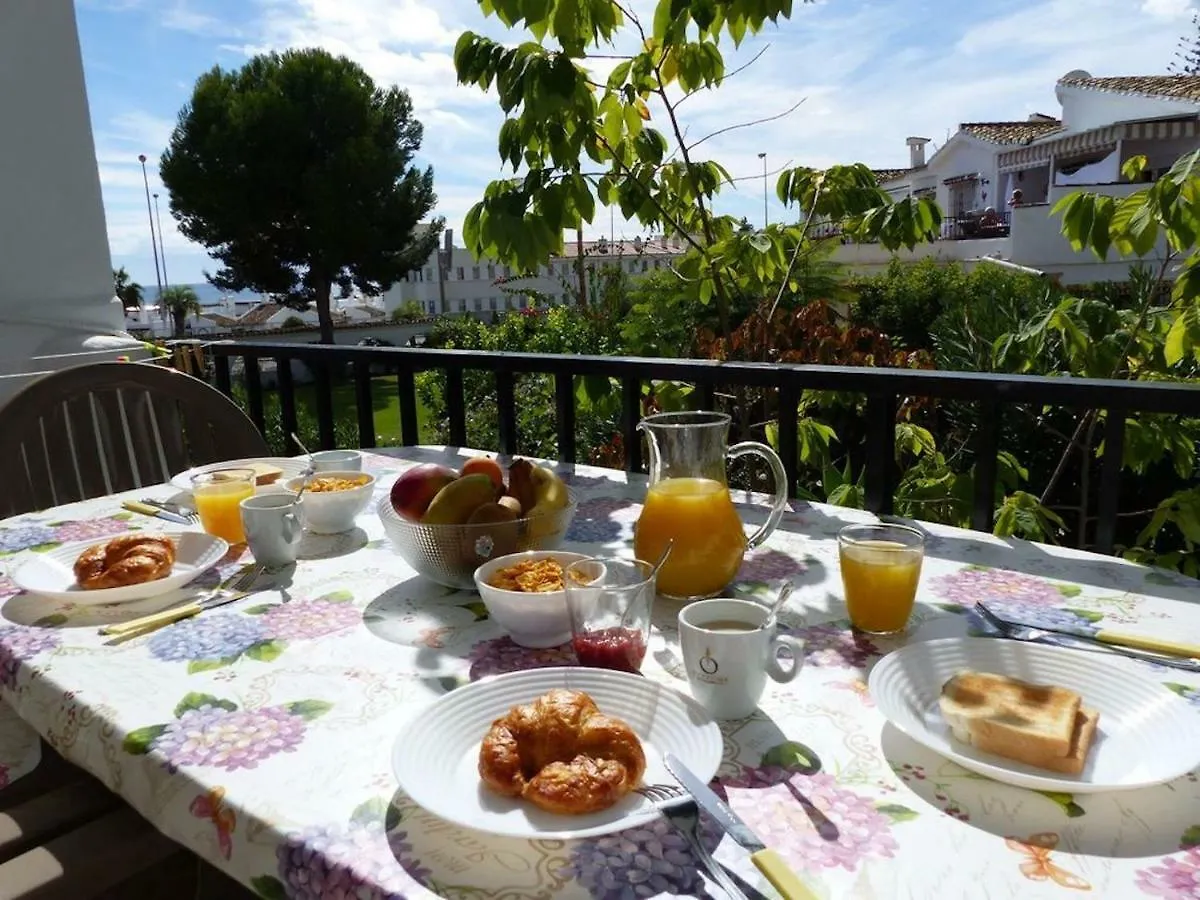 Apartment, 2 Bedrooms, On The Beach, With Pool, Sea Views And Garden -- All Included, Parking & Wifi Benalmádena 0*,  España